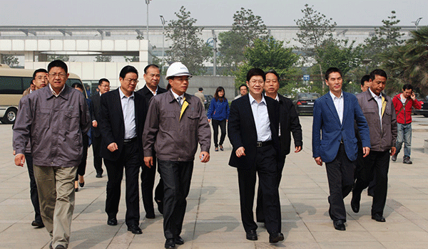 西安市委常委、常務(wù)副市長(zhǎng)岳華峰蒞臨西瑪電機(jī)調(diào)研指導(dǎo)。