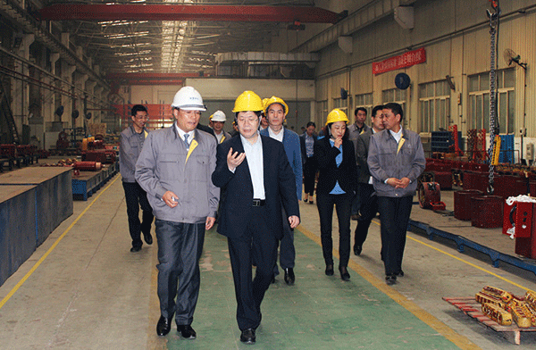 西安市委常委、常務(wù)副市長(zhǎng)岳華峰蒞臨西瑪電機(jī)調(diào)研指導(dǎo)。