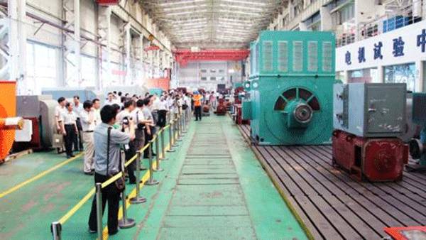 西安泰富西瑪電機(jī)成功開發(fā)YR系列4500KW大型廢鋼鐵破碎電機(jī)。