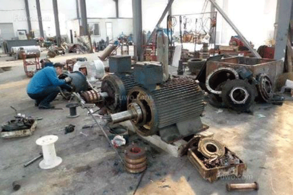 西安西瑪電機(jī)驅(qū)動軸修理中軸向間隙的測量。