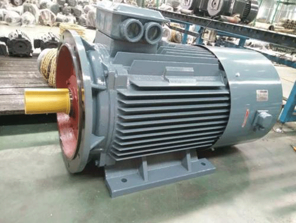 什么原因?qū)е挛靼参鳜斪冾l電機頻率降低？
