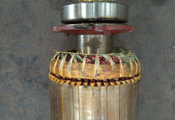 西安電機廠技術(shù)員關(guān)于高壓電機端部捆扎的重要性分析。